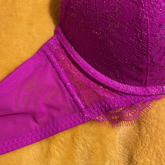 BNWT-VS Lace Shimmer Push Up Bra - Picture 3 of 6